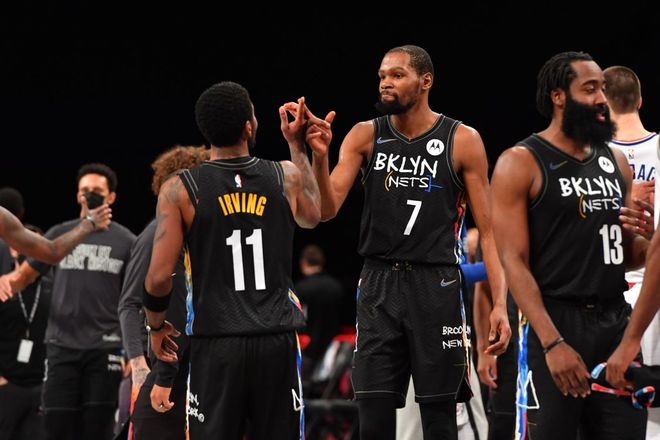 懂球帝12周年120大瞬间决赛：梅西捧大力神杯PK武磊绝平巴萨（懂球帝12周年120大瞬间总决选：梅西捧起大力神杯对阵武磊绝平巴萨）