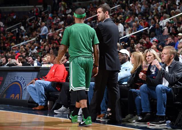 TA：利物浦签不下伊萨克也不会盲目买人；斯洛特想补充中后卫（TA：即便无缘伊萨克，利物浦也不盲目引援；斯洛特盼补强中后卫）