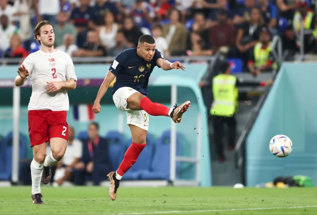 此前6场30+！爱德华兹今日半场仅出手5次贡献6分3失误（连6场30+后，爱德华兹今半场仅5次出手拿6分并有3失误）