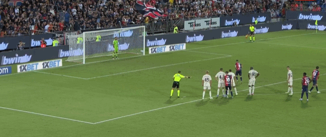 梅西附体！安东尼欧联超车后1V3吊射 10场6球2助打脸曼联+巴西男足（安东尼欧联神作：超车后1V3挑射，近10战6球2助，打脸曼联与巴西男足）