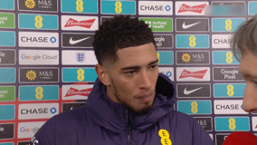 阿斯：皇马对贝林被肘后裁判未看回放感到愤怒，认为标准不一（阿斯：皇马不满裁判未回看贝林被肘，质疑判罚尺度不一）