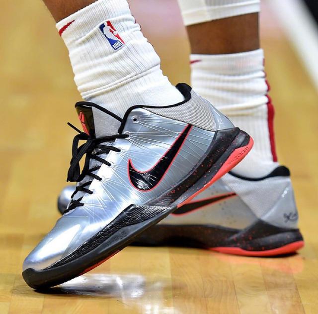 恐怖！本赛季杜伦作为挡拆顺下球员命中率高达83.3%（太高效！杜伦本季挡拆顺下终结命中率达83.3%）