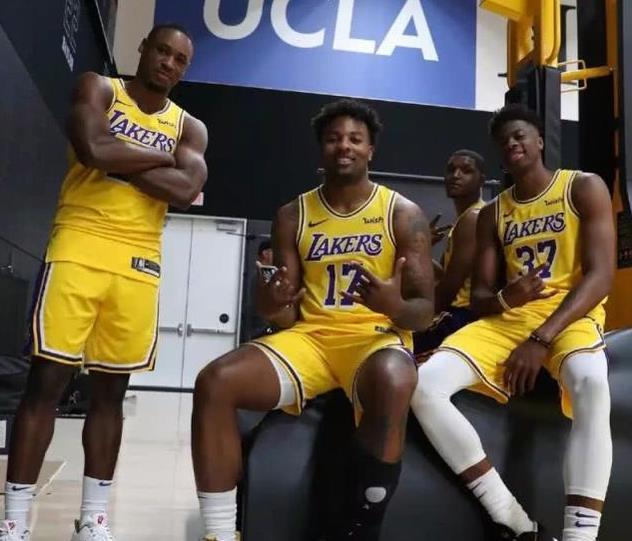 托蒂：说C罗的坏话只能说明你在嫉妒他，他和梅西的水平相当（托蒂：抹黑C罗只是出于嫉妒，他与梅西实力不相上下）