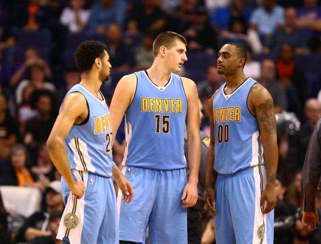 中国女足客战英格兰女足：邵子钦、王妍雯首发，王爱芳出战（中国女足客场挑战英格兰女足：邵子钦、王妍雯首发，王爱芳出场）