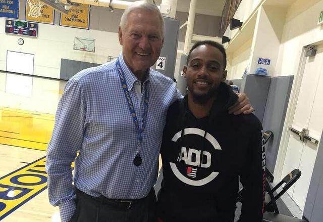 泰州队“苏超”冠军奖杯开启全市巡展，第一站在海陵老街（泰州队“苏超”冠军奖杯全市巡展启幕，首站海陵老街）